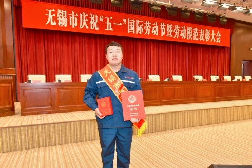 “无锡市劳动模范”胡昌平背后的故事：用责任与坚守练就叉车“铁臂”