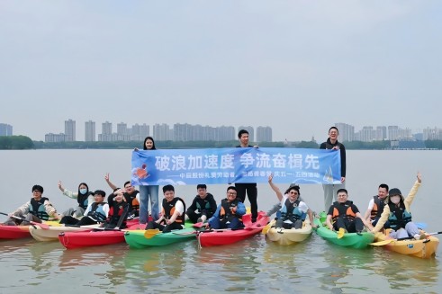 当五四花火邂逅团氿浪花，看奇发28官网青年如何“艇”进未来！